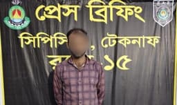 টেকনাফে ১ লক্ষ পিস ইয়াবাসহ সিএনজি চালক আটক