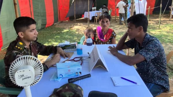 দুর্গম পাহাড়ে সেনাবাহিনীর মানবিক উদ্যোগ, বিনামূল্যে চিকিৎসা