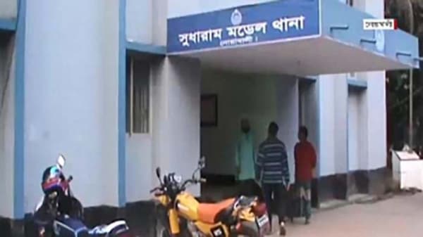 নোয়াখালীতে কলেজ ছাত্র ছাদ থেকে পড়ে মৃত্যু