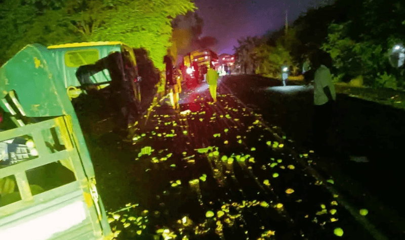 ঘোড়াঘাটে বাস-ট্রাক সংঘর্ষে প্রাণহানি