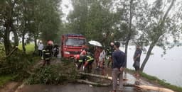 মৌলভীবাজারে ঝড়-বৃষ্টিতে জনজীবন বিপর্যস্ত