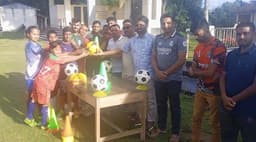 পানছড়ি ফুটবল একাডেমিতে স্বেচ্ছাসেবক দলের ক্রীড়া সামগ্রী বিতরণ