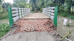 ঝালকাঠিতে কালভার্ট নির্মাণে অনিয়মের অভিযোগ, বিল পরিশোধের পরই ধস
