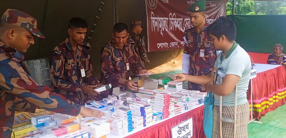 পানছড়িতে বিজিবির ফ্রি মেডিক্যাল ক্যাম্পে পাহাড়ি ও বাঙালি জনগোষ্ঠীর সেবা