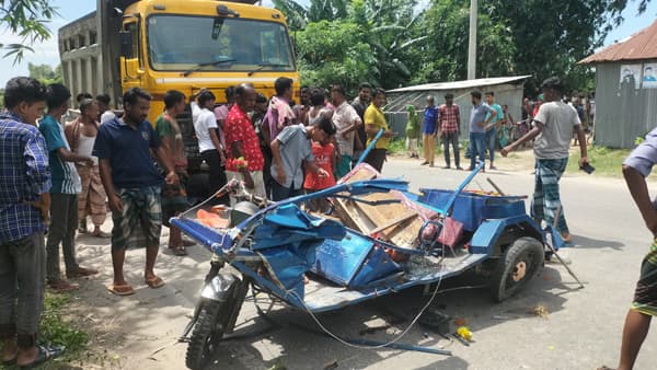 ভূরুঙ্গামারীতে ড্রাম ট্রাক দুর্ঘটনায় দুইজন নিহত, আহত-৩