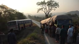 কক্সবাজারে বাস-ক্যাভার্ডভ্যান সংঘর্ষে নিহত ৩