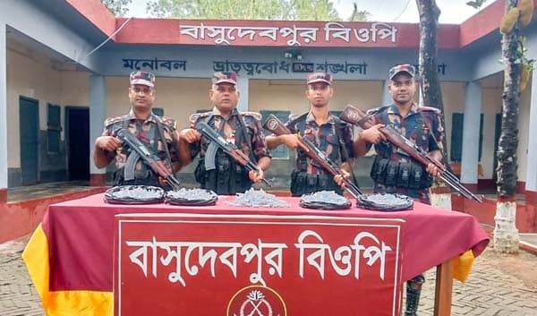 হিলিতে বিজিবির অভিযানে বিপুল পরিমাণ ভারতীয় নিষিদ্ধ ইনজেকশন জব্দ