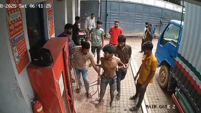 গাজীপুরে কারখানার ভেতর শ্রমিক হৃদয়কে পিটিয়ে হত্যা, ভাইরাল ভিডিও ঘিরে উত্তেজনা