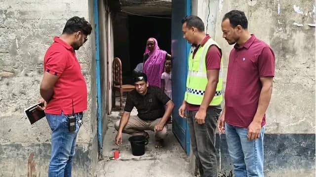 গাংনীতে ইটভাটা মালিকের বাড়ির গেটে রহস্যজনক বোমা সদৃশ্য বস্তু ও হুমকির চিরকুট
