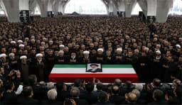 লাখো মানুষের উপস্থিতিতে খামেনির প্রথম জানাজা অনুষ্ঠিত