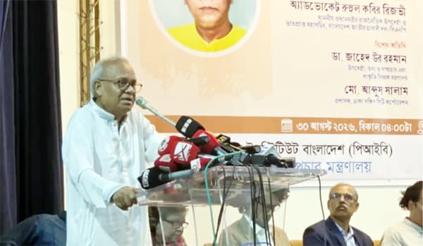 সত্য প্রকাশে সাংবাদিকদের মাথা নত করা উচিত নয়: রিজভী