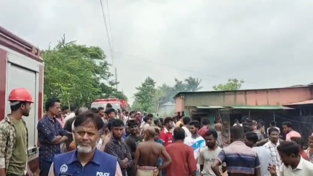পায়রা বিদ্যুৎকেন্দ্রের শ্রমিক সরবরাহ বিরোধে ব্যবসা প্রতিষ্ঠানে অগ্নিসংযোগ