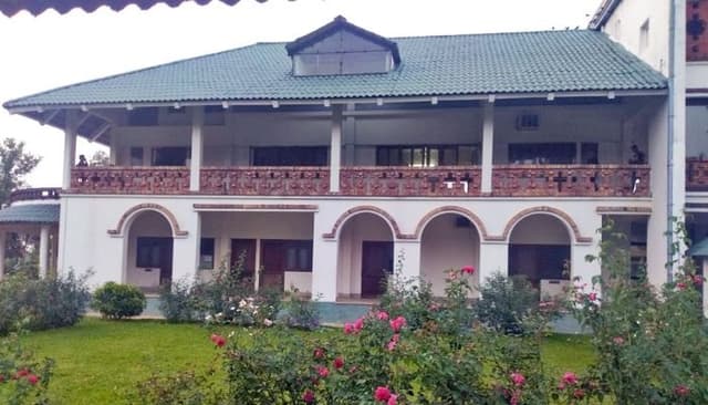 ক্যামেলিয়া হাসপাতাল বন্ধে চিকিৎসা বঞ্চিত ১৫টি চা বাগানের লক্ষাধিক শ্রমিক