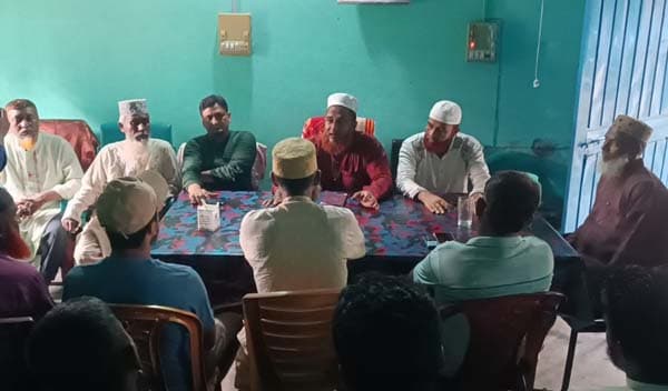 জামায়াতের নিবন্ধন ফিরে পাওয়ায় হিলিতে দোয়া ও মিষ্টি বিতরণ