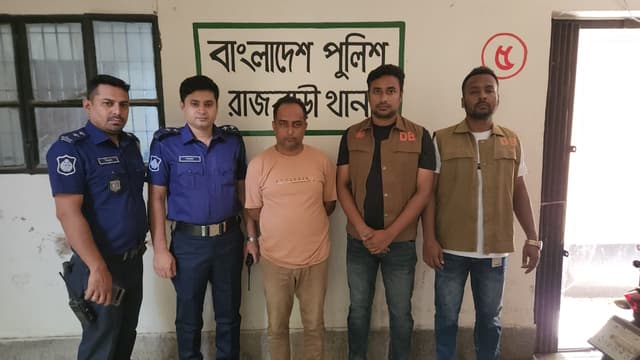 বিদ্যুৎ বিলের কোটি টাকা হাতিয়ে নিয়ে লাপাত্তা হওয়া মোক্তার গ্রেফতার