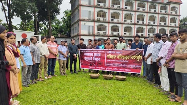জুলাই বিপ্লব স্মরণে ভূরুঙ্গামারীতে শিক্ষার্থীদের ব্যতিক্রমী শ্রদ্ধাঞ্জলি