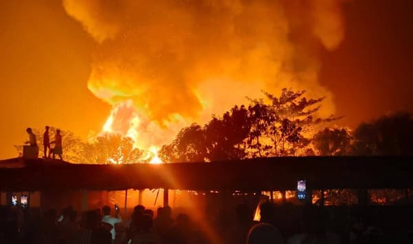 টেকনাফের রোহিঙ্গা ক্যাম্পে ভয়াবহ অগ্নিকাণ্ড, পুড়েছে বহু ঘর