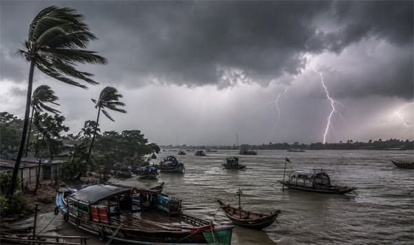 পাঁচ অঞ্চলে ঘণ্টায় ৬০ কিলোমিটার বেগে ঝোড়ো হাওয়ার পূর্বাভাস