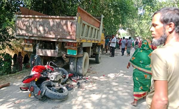 বন্ধুর মোটরসাইকেল নিয়ে ট্রাকে ধাক্কা, প্রাণ হারালেন স্কুলছাত্র