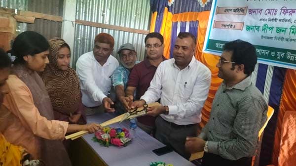 ভূরুঙ্গামারীর চরের নারীদের বেকারত্ব ঘোচাতে সেলাই প্রশিক্ষণ 