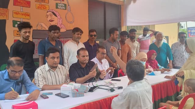 নওগাঁয় শহীদদের স্মরণে ফ্রি চিকিৎসা সেবা কার্যক্রম