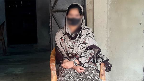 ১৮ দিন ধরে প্রেমিকের বাড়িতে তরুণীর অবস্থান, বউ নিয়ে ঘরে প্রেমিক!