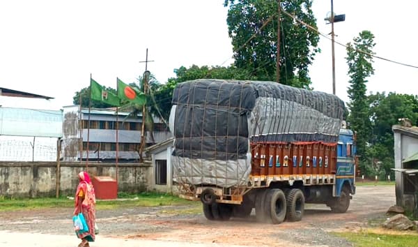 দুর্গাপূজা শেষে পুনরায় শুরু আমদানি-রপ্তানি কার্যক্রম
