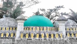 দুই শতাব্দির সাক্ষী চুন-সুরকির রক্তা মসজিদ
