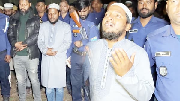 প্যারোলে মুক্তি পেয়ে পিতার জানাজায় ছাত্রদল নেতা 