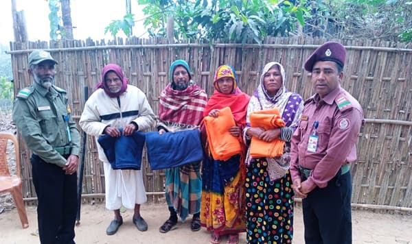 পানছড়িতে আনসার ও ভিডিপির মানবিক উদ্যোগ, কম্বল বিতরণ