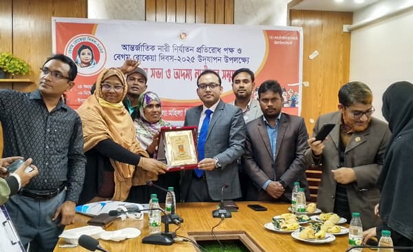 উলিপুরে অদম্য নারীদের সংবর্ধনা ও সম্মাননা প্রদান