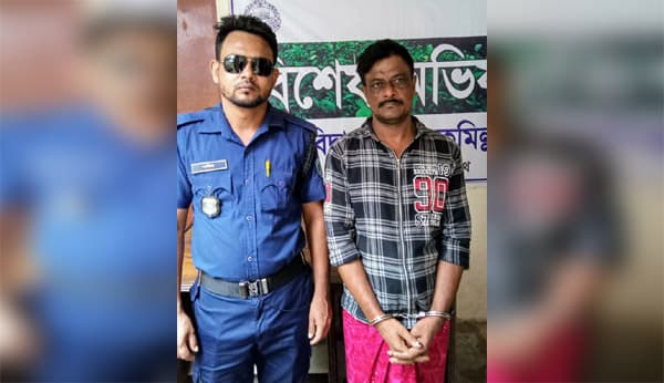 দেবীদ্বারে সেনা অভিযানে ইয়াবাসহ চিহ্নিত মাদক ব্যবসায়ী মোশারফ গ্রেফতার