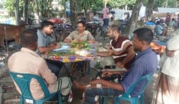 আশাশুনি হাটে কৃষি ডাক্তারদের ফসল ক্লিনিকের নতুন উদ্ভাবন