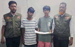 ঝালকাঠিতে থ্রি-কোয়ার্টার প্যান্টে লুকানো ইয়াবা, কিশোর চক্র আটক