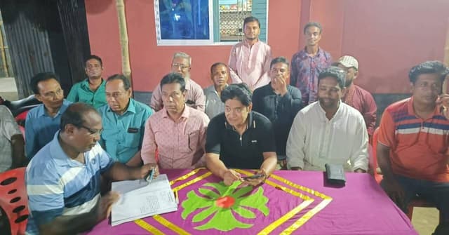 হাকিমপুরে পূজা মণ্ডপ পরিদর্শনে বিএনপি নেতা সাখাওয়াত হোসেন শিল্পী