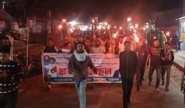 শেখ হাসিনার মৃত্যুদণ্ডের রায়কে স্বাগত জানিয়ে ঝালকাঠিতে মশাল মিছিল