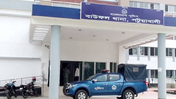 পরকীয়ার সন্দেহে গলা কেটে স্ত্রীকে হত্যা, থানায় আত্মসমর্পণ স্বামীর