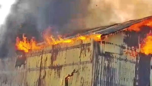 পটুয়াখালীতে ভয়াবহ অগ্নিকাণ্ডে পুড়ে ছাঁই ৫ বসতঘর