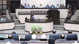 প্রথম মতবিনিময়ে প্রধানমন্ত্রী, রাষ্ট্রের স্বার্থে গোপনীয়তা রক্ষার নির্দেশ