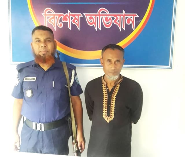 উলিপুরে সন্ত্রাসবিরোধী আইনে আলমগীর বসুনিয়া গ্রেফতার