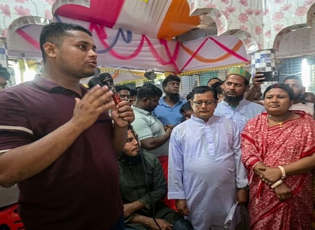 দেবীদ্বারে পূজামণ্ডপ পরিদর্শনে এমপি হাসনাত, বললেন ‘নিরাপত্তার দায়িত্ব আমার’
