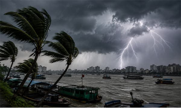 তেরো জেলায় ঝোড়ো হাওয়া বজ্রবৃষ্টির সতর্কবার্তা জারি