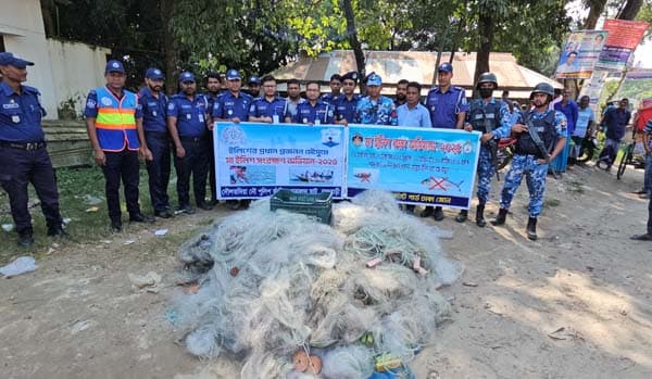 পদ্মায় যৌথ বাহিনীর অভিযানে ১১ জেলে আটক, বিপুল জাল ধ্বংস 