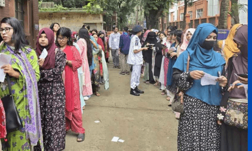 ৩৭ ঘণ্টা পেরিয়ে গেলেও ফলাফল দিতে পারছে না জাকসু নির্বাচন কমিশন !