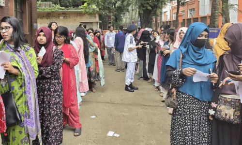 ৩৭ ঘণ্টা পেরিয়ে গেলেও ফলাফল দিতে পারছে না জাকসু নির্বাচন কমিশন !