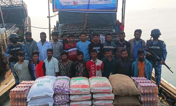 কোস্ট গার্ডের অভিযানে টেকনাফে ১৯ পাচারকারী আটক