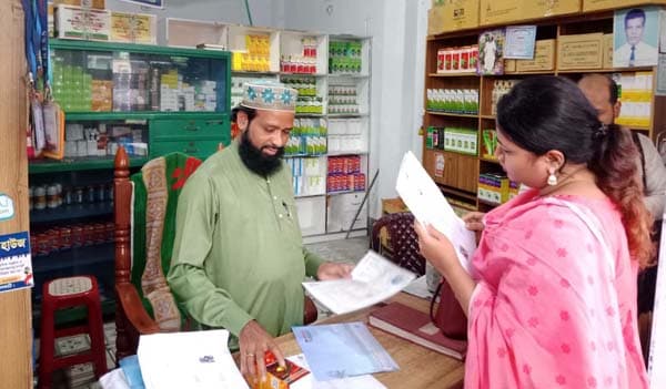 রাজাপুরে প্রেসক্রিপশন ছাড়াই যৌন উত্তেজক ওষুধ বিক্রি, ব্যবসায়ীকে জরিমানা
