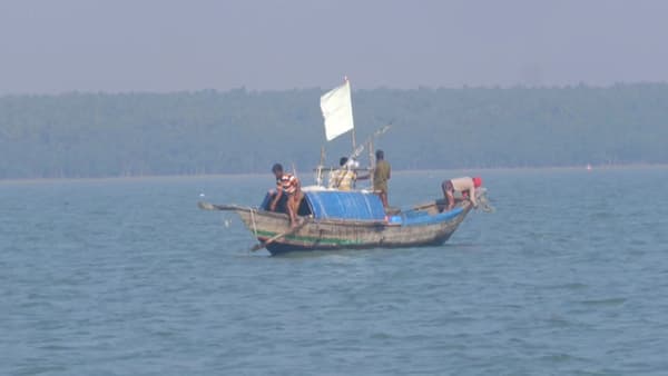 ১৫ জেলে নিয়ে বঙ্গোপসাগরে ট্রলারডুবি