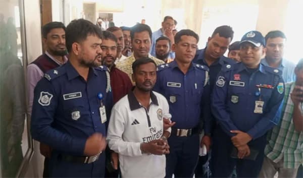 এবার ধর্ষণ মামলায় গ্রেপ্তার হিরো আলম