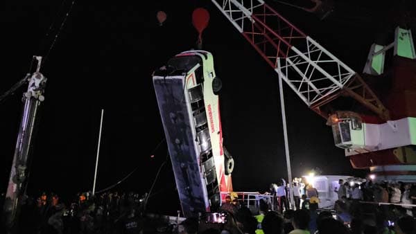 পদ্মায় বাসডুবির যত কারণ ! তদন্তে মূল প্রশ্ন